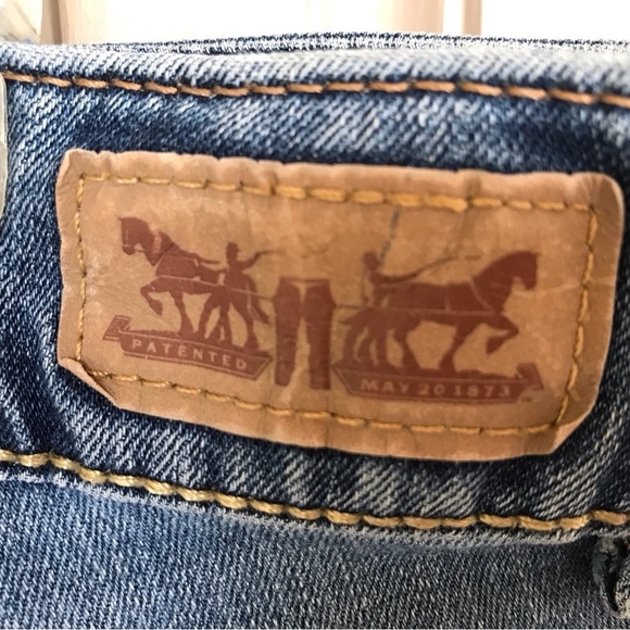 Levi's Jeans Two Button Front MidRise Sz31/32 MidWash Very Good Condition - Picture 8 of 8